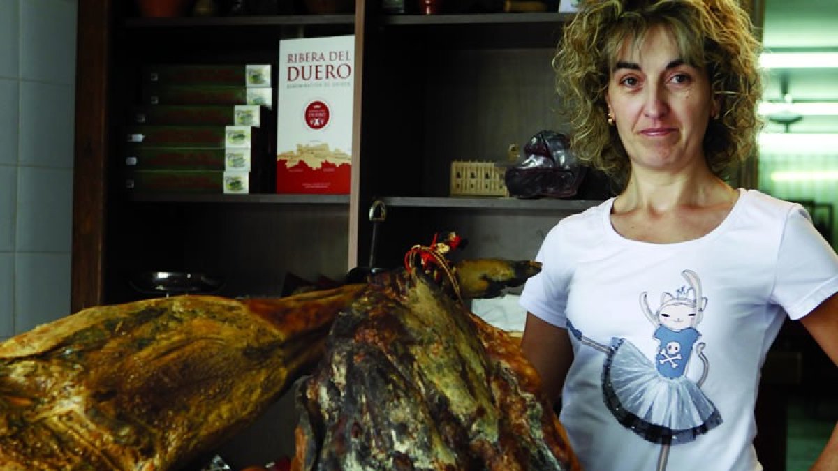 Montserrat Méndez es la propietaria junto con su marido de embutidos Casa de la Montaña.