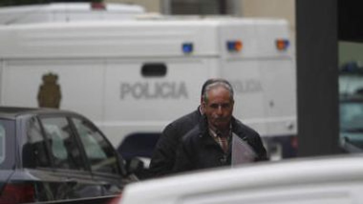 El padre de Marta Villayandre, al día siguiente de denunciar su desaparición.