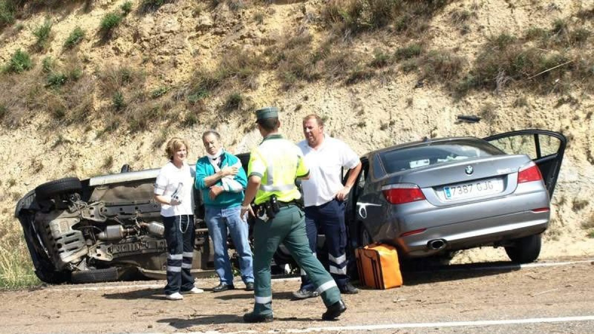 Accidente entre dos coches ayer en Valmartino.