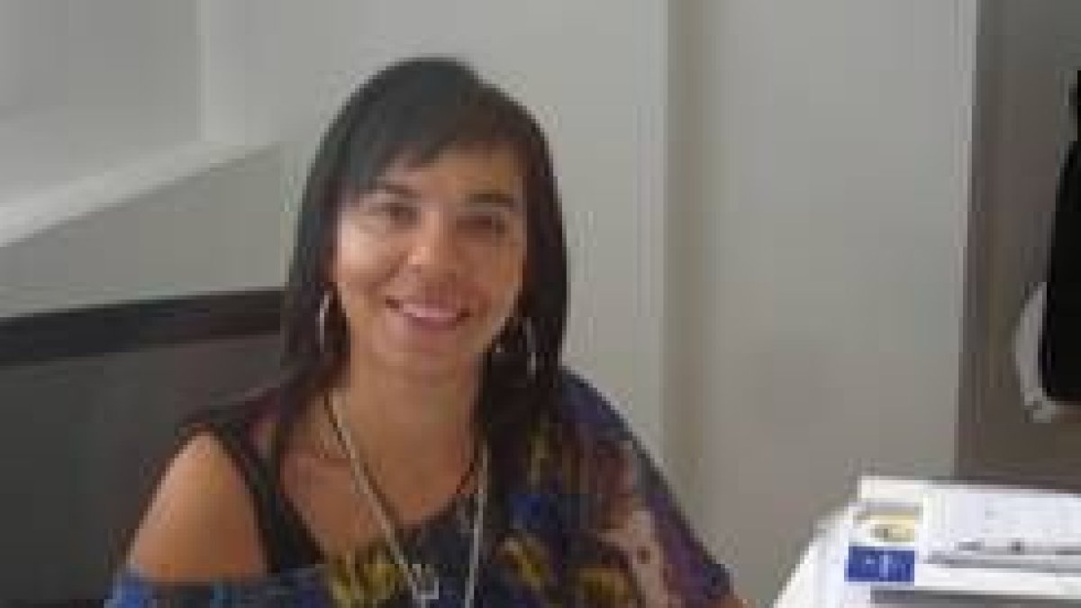 Paula de la Fuente, en el despacho ponferradino en el que trabaja