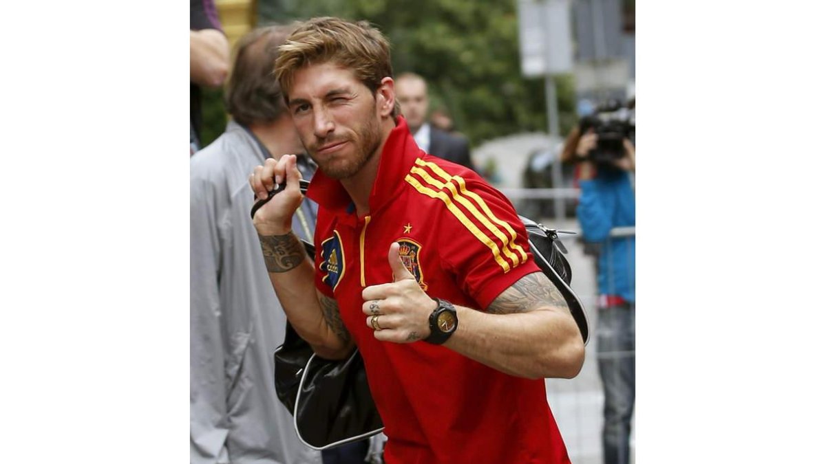 El defensa de la selección española Sergio Ramos a su llegada al hotel en Kiev.