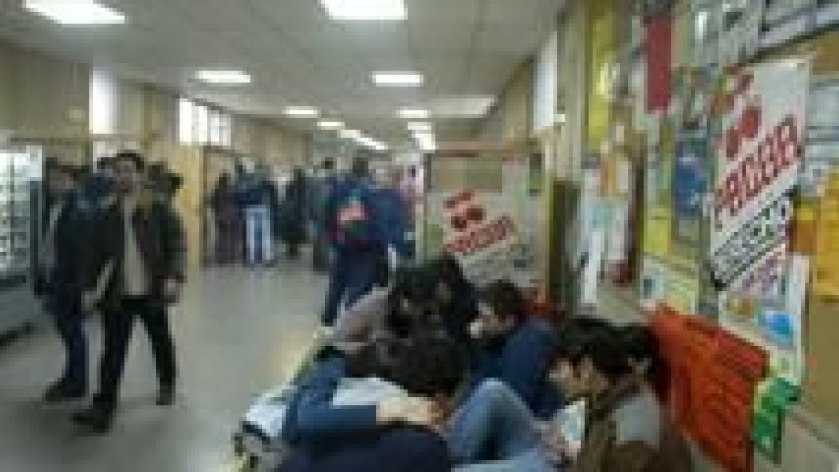 Estudiantes en uno de los centros de Campus de Vegazana de la Universidad de León