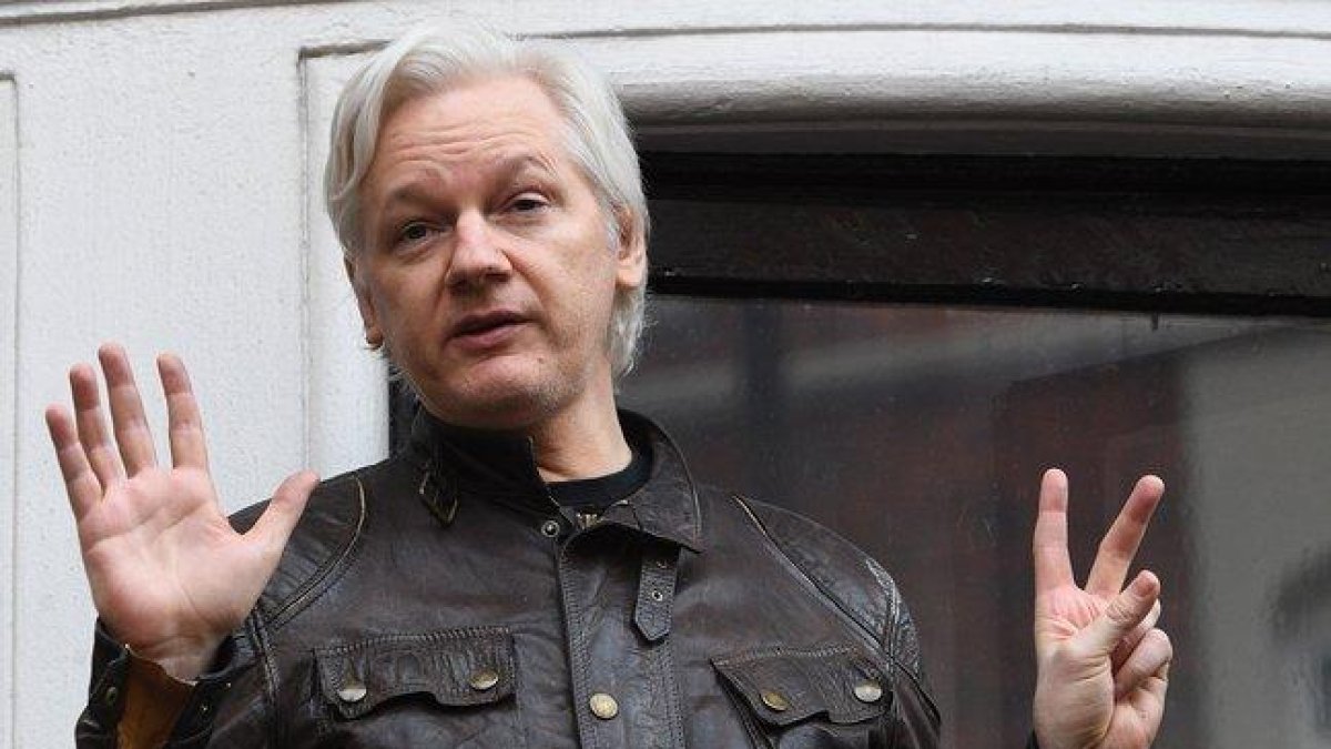 Julian Assange cuando aún estaba asilado en la embajada de Ecuador en Londres.