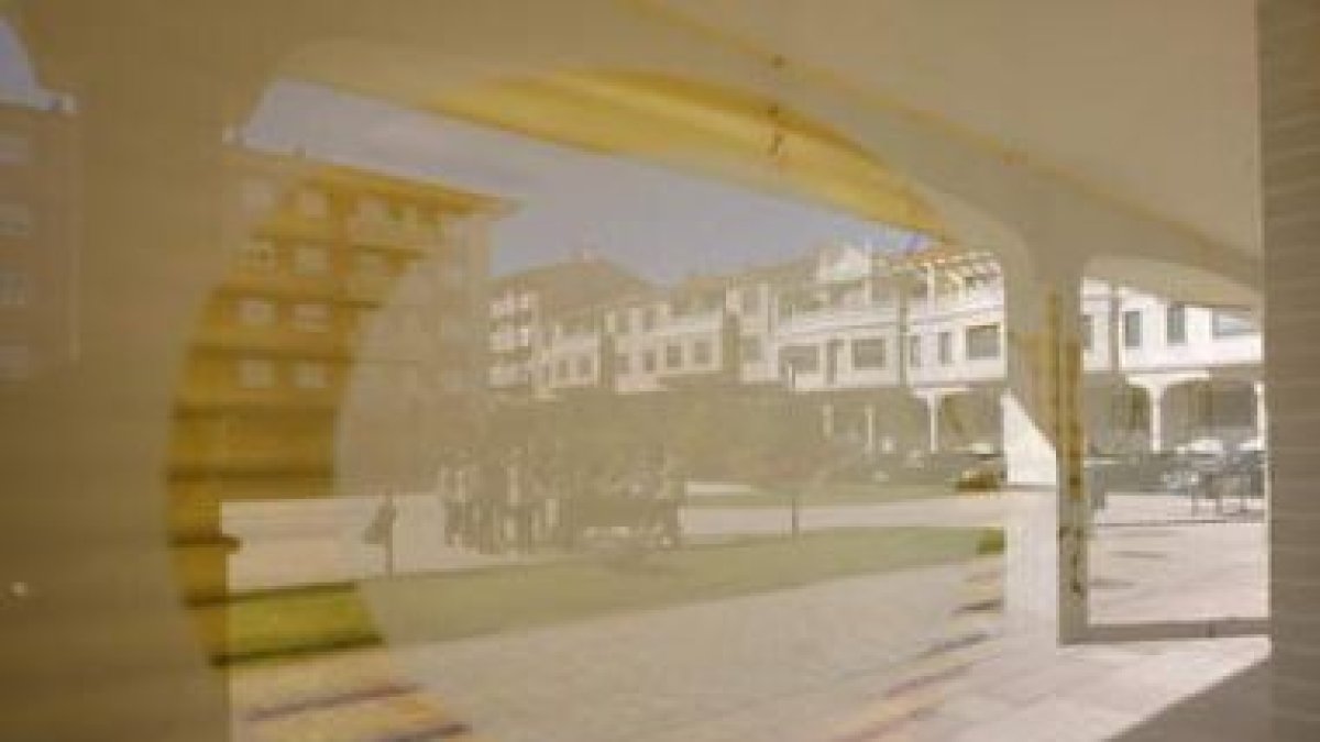 La puerta del centro de FP Tierras de La Bañeza en una imagen de archivo.