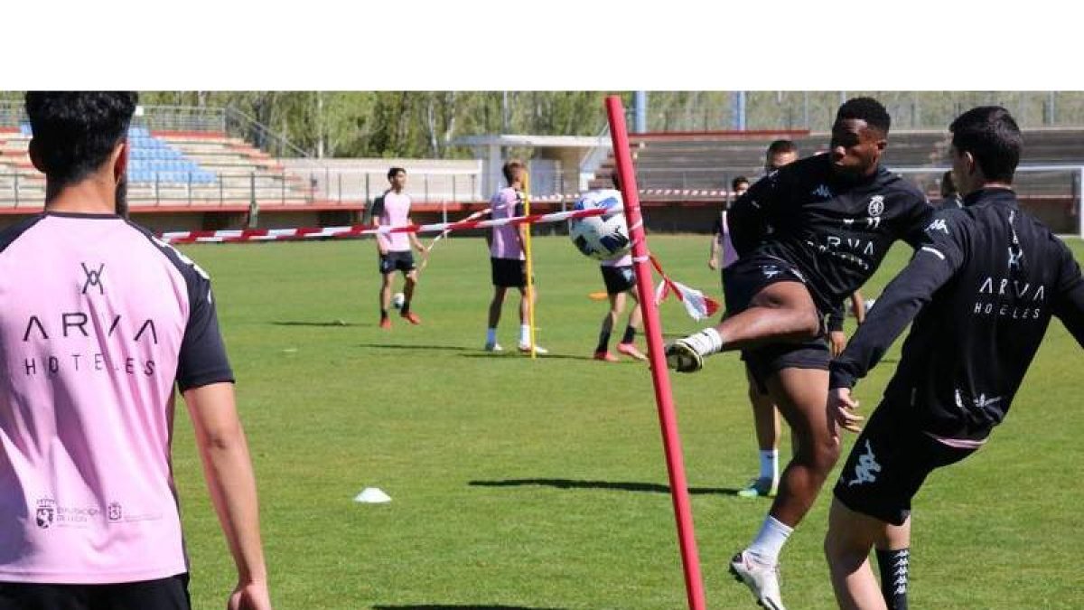 La plantilla culturalista regresa hoy a los entrenamientos tras haber disfrutado de una jornada de descanso para preparar el partido del próximo domingo. CYDL