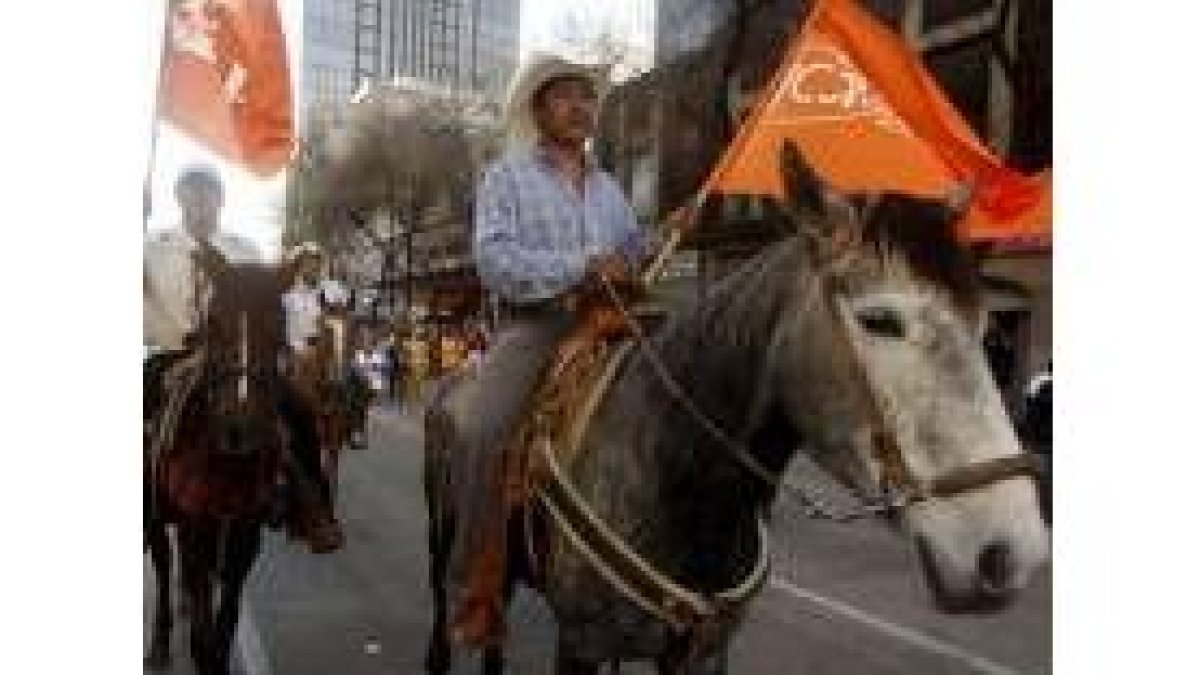 Asistententes a la manifestación contra el alza de precios en México