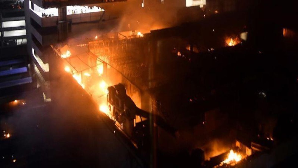 Incendio en un restaurante de Bombay.