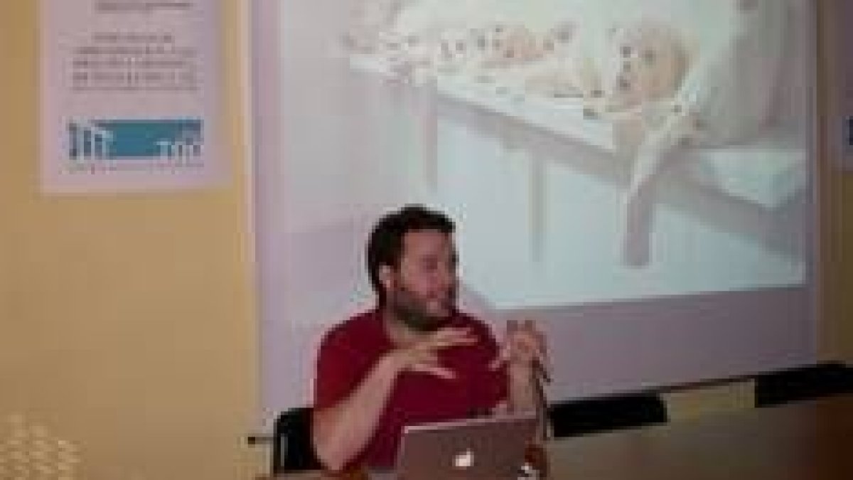 Carlos Ordás, durante su intervención en Benavides de Órbigo