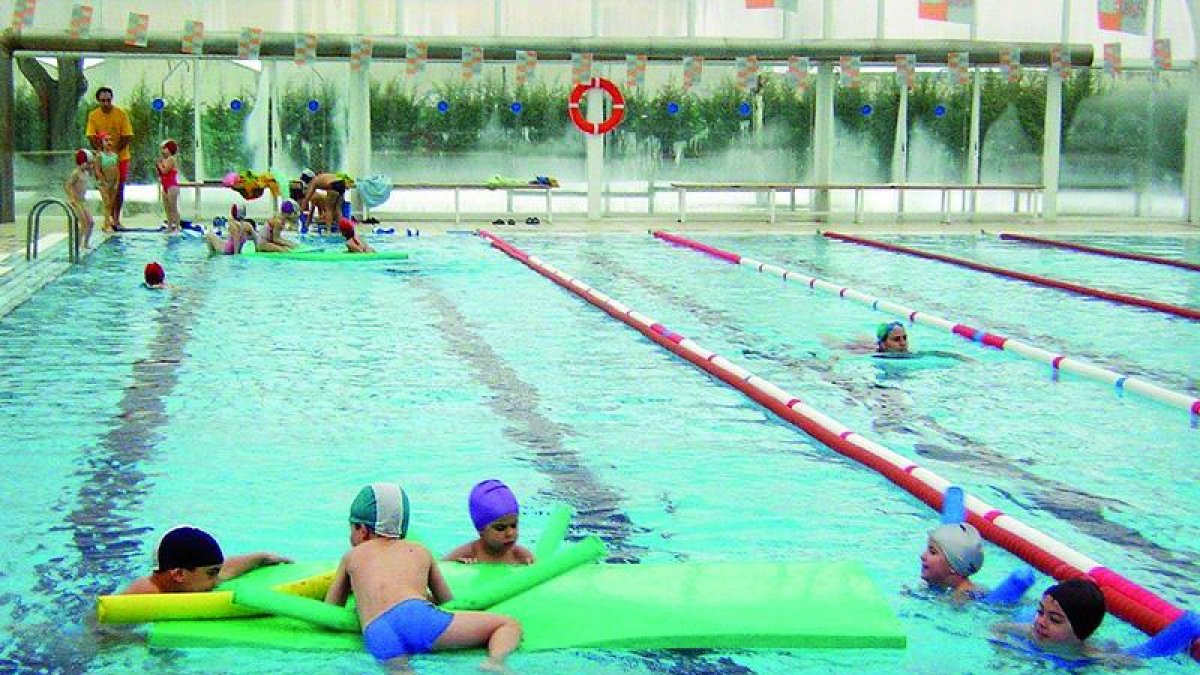 Los cursillos de natación no se imparten desde el pasado mes de febrero al cerrar las piscinas.