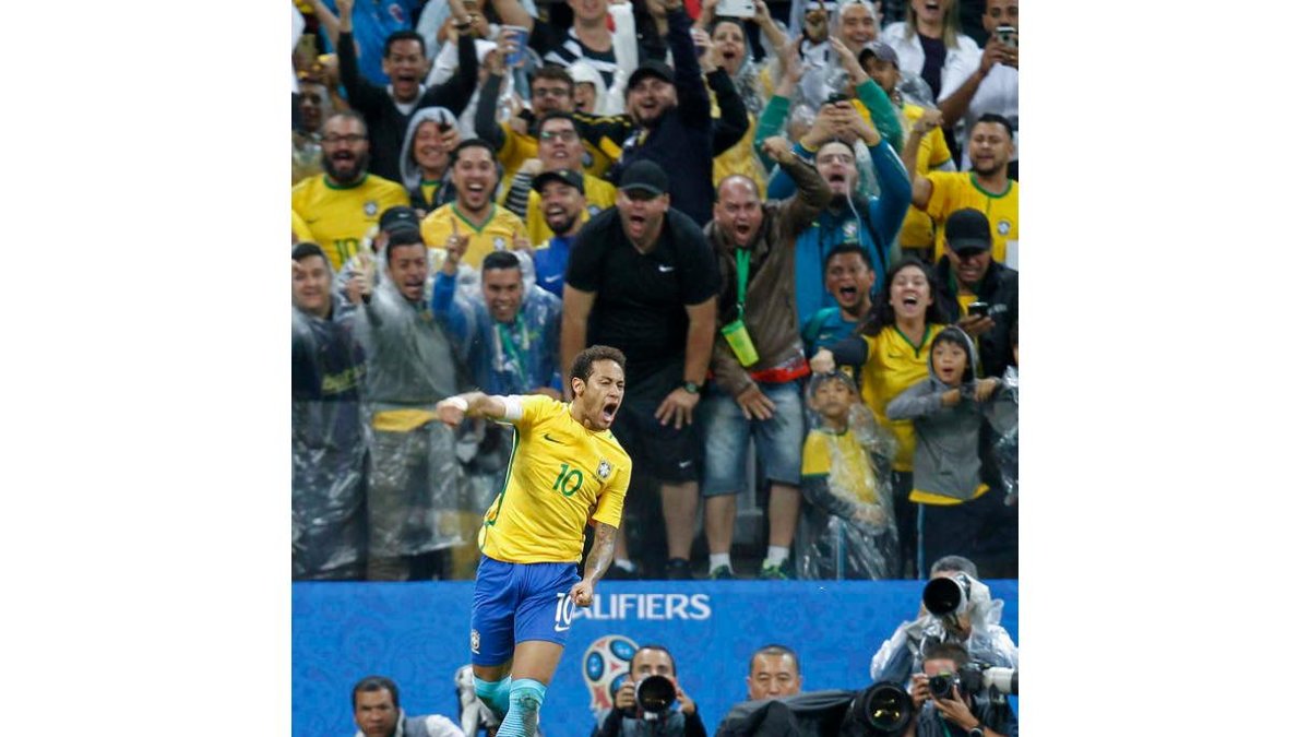 Neymar vio puerta en la goleada ante Paraguay. MOREIRA