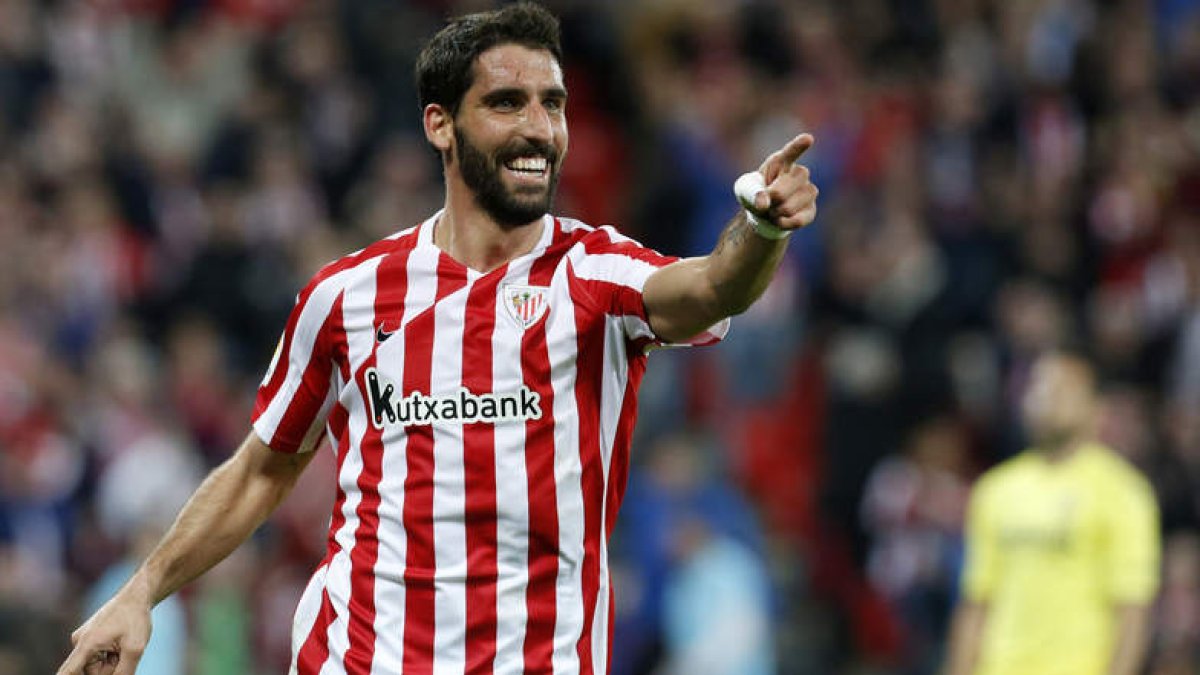 Raúl García celebra el único gol del partido ante el Villarreal. LUIS TEJIDO