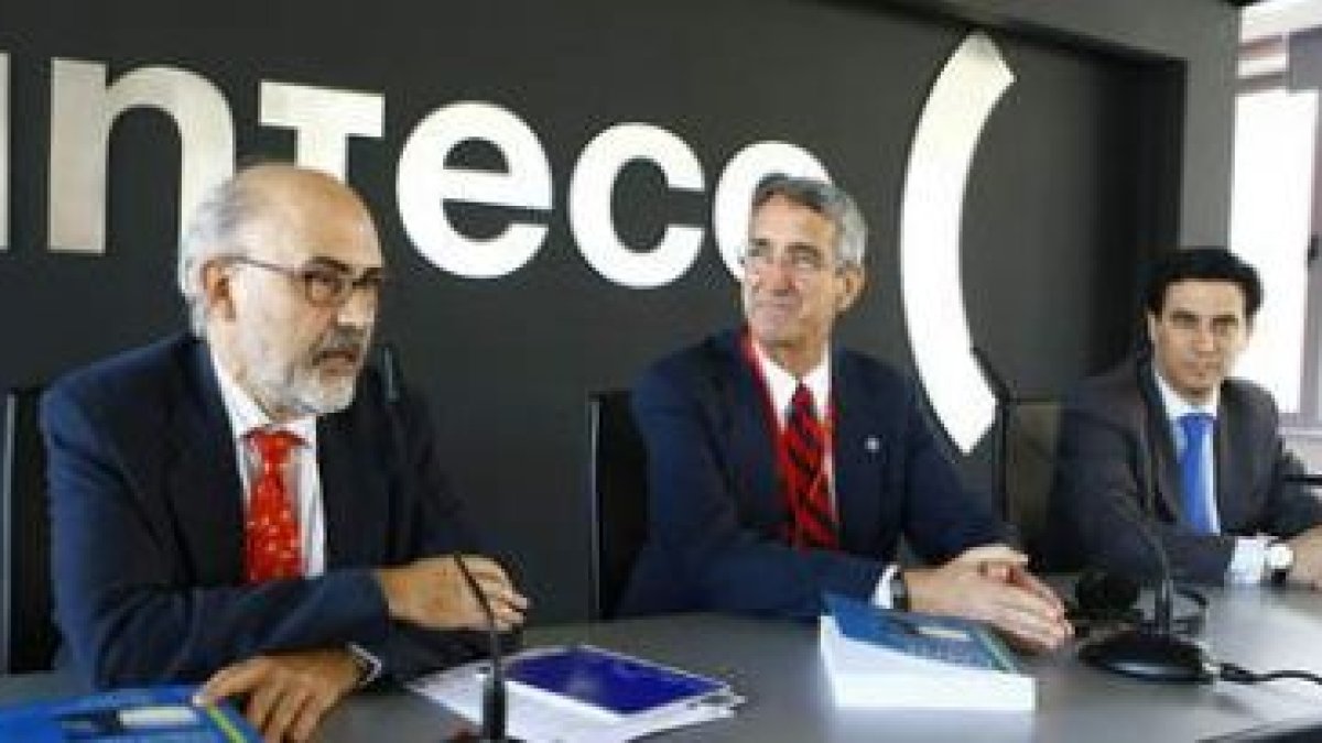 El director del Inteco durante la presentación de la guía.