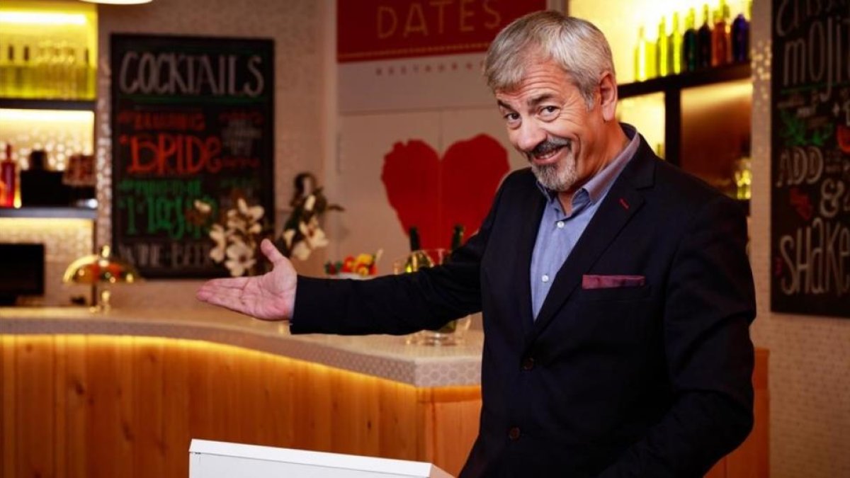 Carlos Sobera, ejerciendo de anfitrión en 'First dates'.