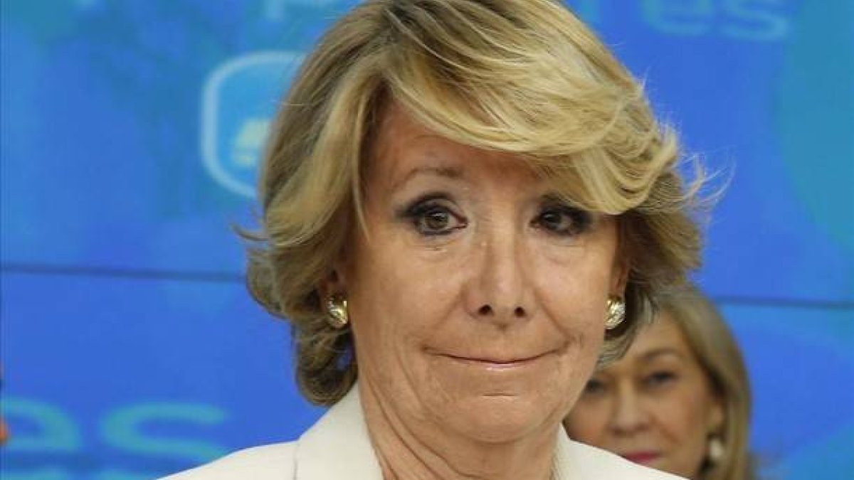 La líder de los populares madrileños ha admitido sus errores en la campaña y ha considerado que debe asumir responsabilidades por la bajada de votos del partido. Por ello ha anunciado su decisión de no volver a presentarse como presidenta del partido en l