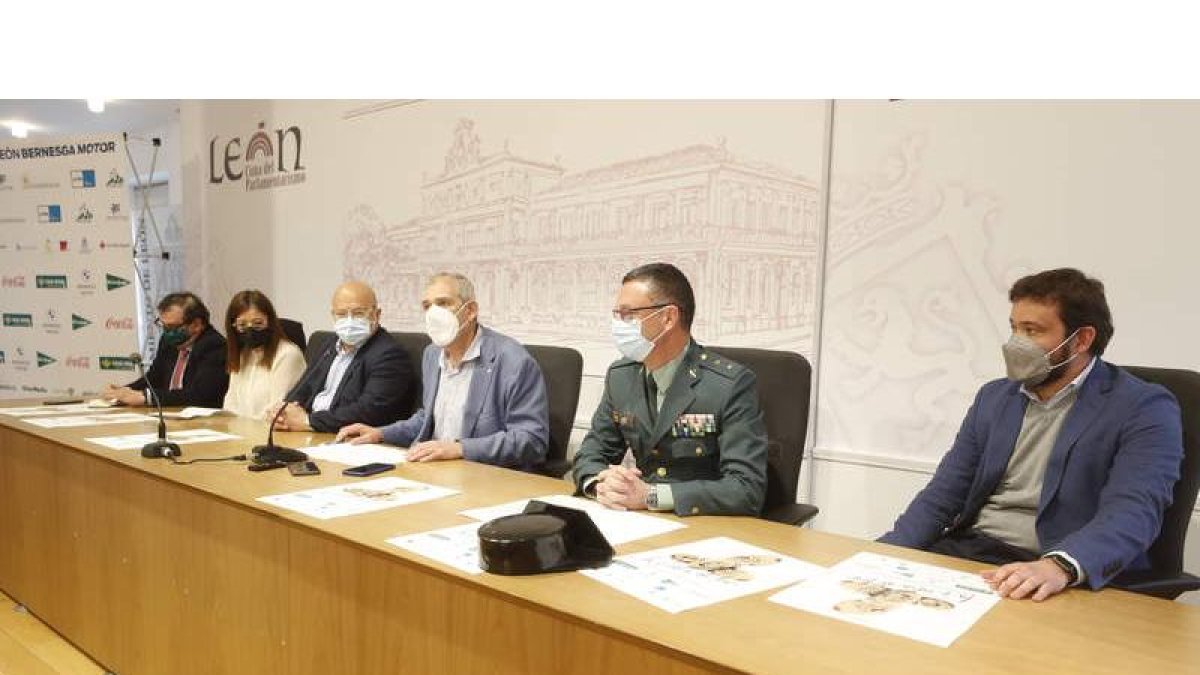 La Media Maratón de León se presentó en sociedad. La carrera, tras dos años ausente a causa del covid, regresa el 27 de marzo. RAMIRO