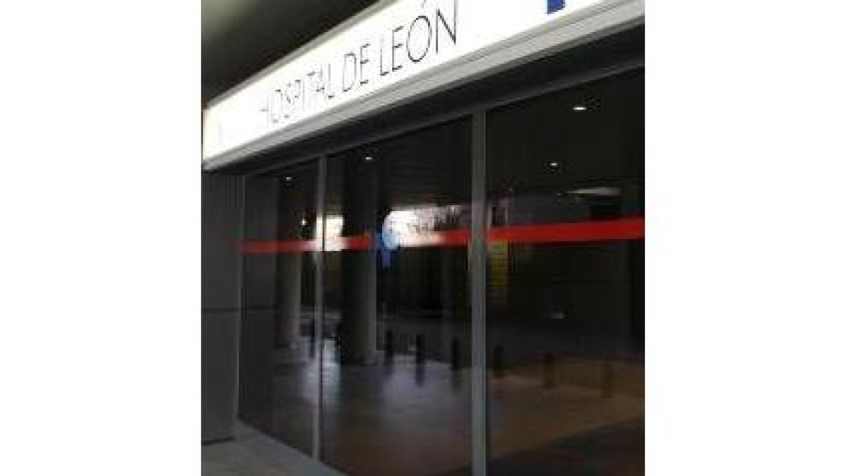 Entrada del hospital de León