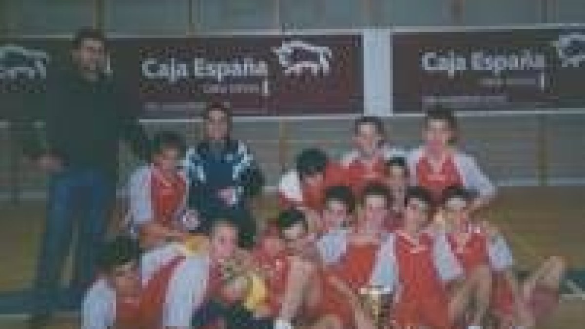El Virgen Blanca se hizo con su segundo trofeo al vencer en cadetes