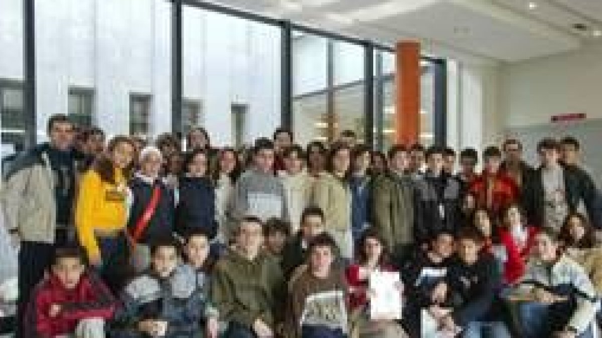 Alumnos del IES Gil y Carrasco de Ponferrada vinieron a León para conocer el Diario