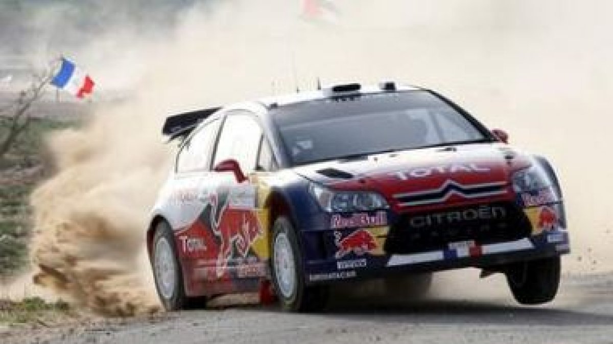 El piloto francés Sebastien Loeb pilotando su Citroën.