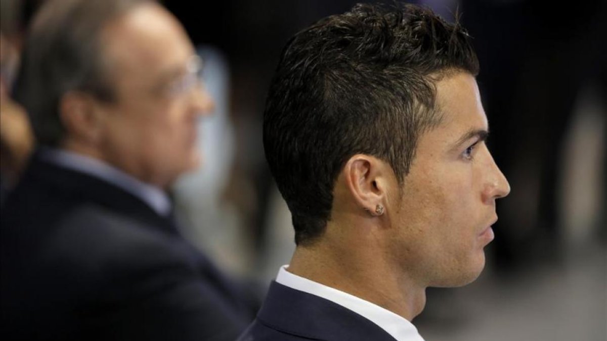 Ronaldo y Florentino, en un acto en el Santiago Bernabéu.