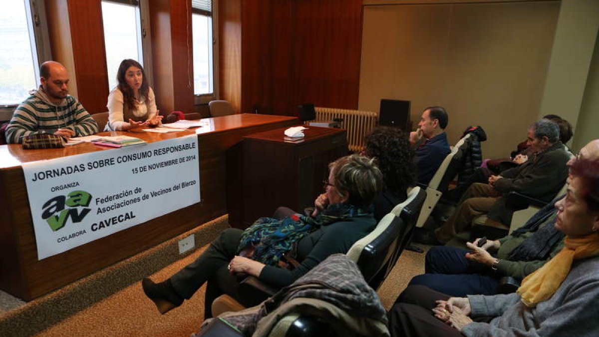 Un momento de las charlas impartidas ayer en la Casa de la Cultura de Ponferrada.