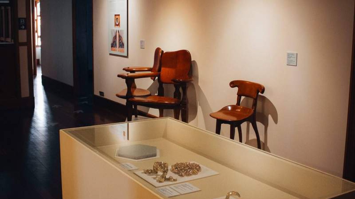 Botines muestra la faceta de Gaudí como diseñador de muebles y elementos como mirillas o pomos. DL