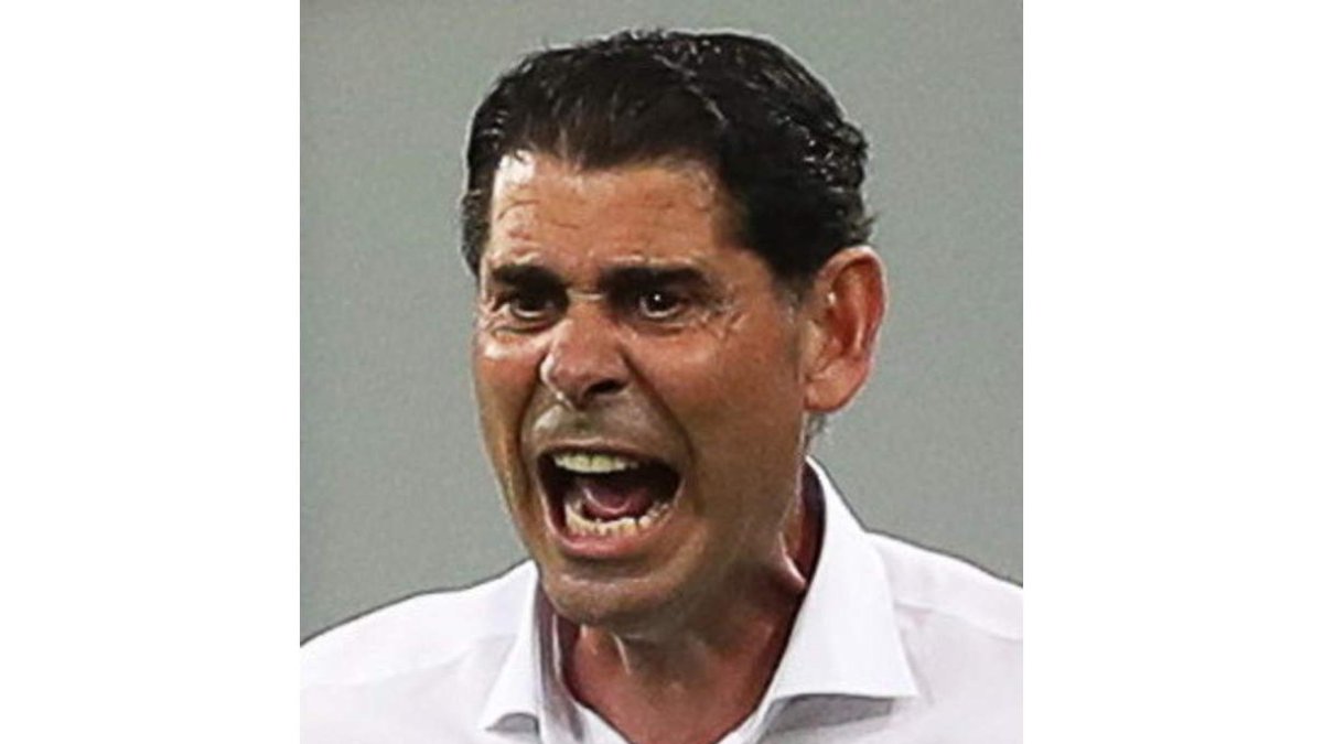 La imagen recoge el momento en el que el futbolista de la selección española Nacho consigue el gol que en ese instante era el 2-3 para los de Hierro. FRIEDEMANN VOGE