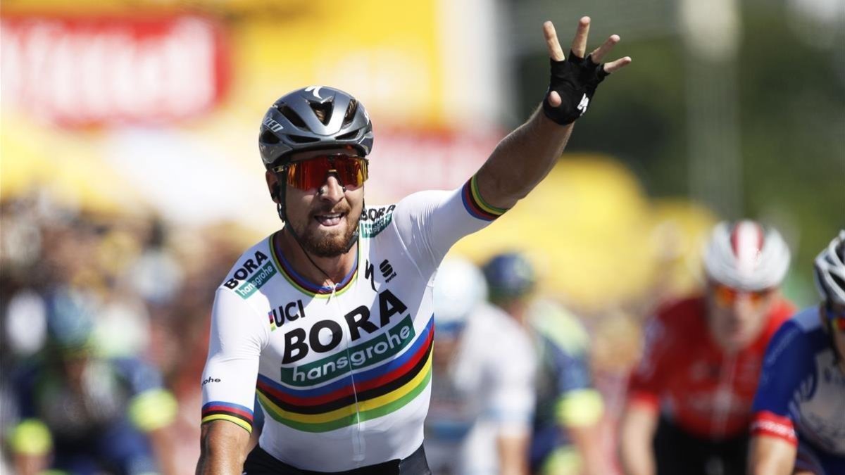 Peter Sagan celebra la victoria en la segunda etapa del Tour