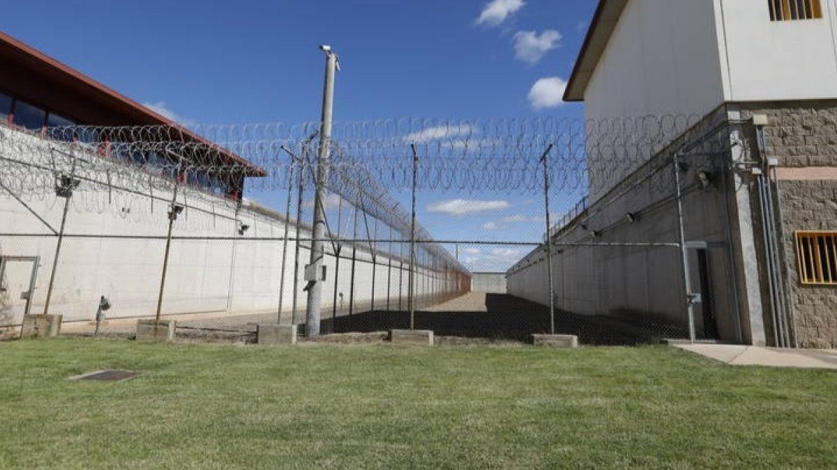 Iñigo Guridi abandona el centro penitenciario de Mansilla de las Mulas. RAMIRO PÉREZ