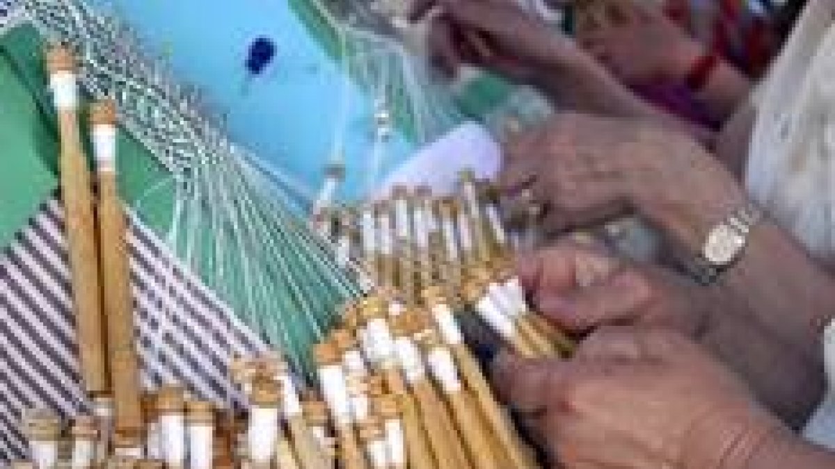 Más de 350 palilleras se reunieron ayer en Palencia en la muestra nacional
