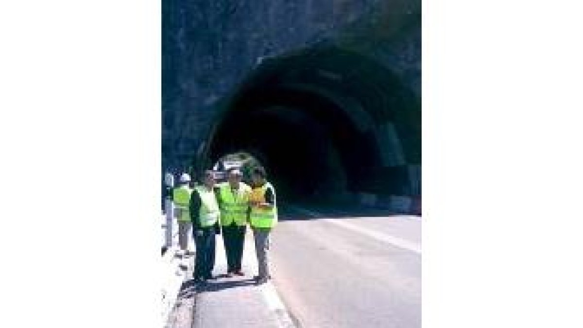 El Subdelegado del Gobierno visitó ayer las obras de la N-630