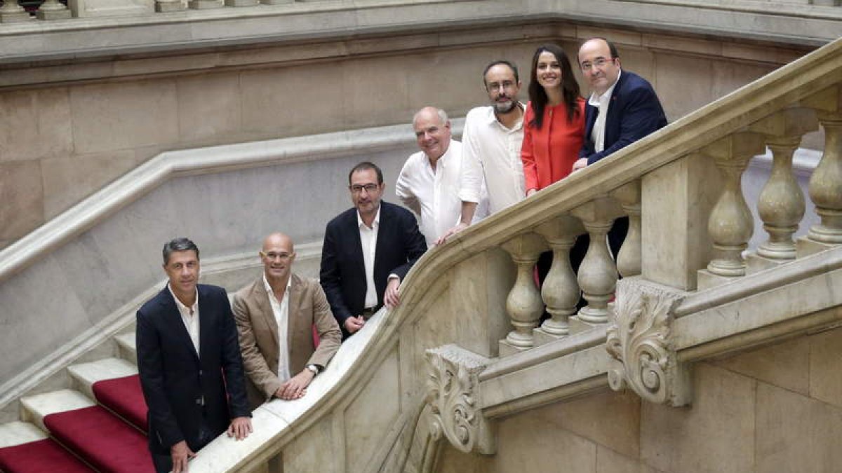Albiol (PPC), Romeva (Junts pel Sí), Espadaler (Uniò), Rabell (Sí que es Pot), Baños (CUP), Arrimadas (Ciutadans) e Iceta.