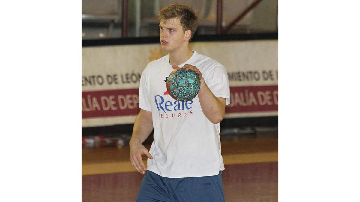 En Piñeiro el Ademar tiene un pivote de calidad.
