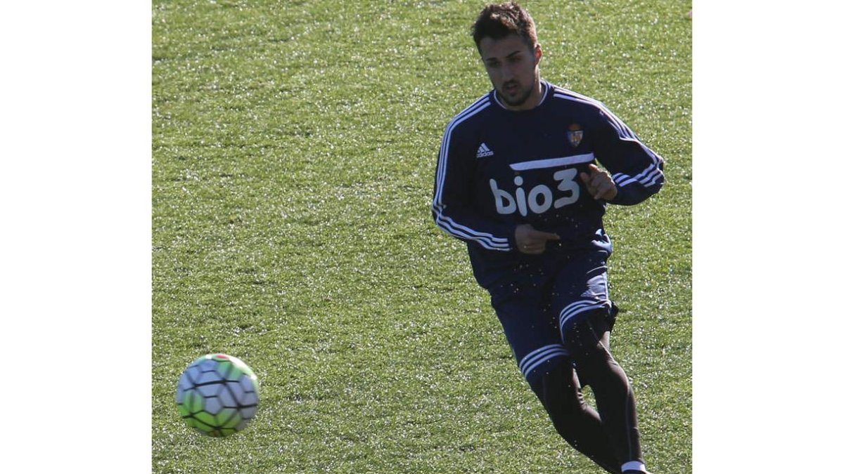 Casado puede ser la novedad en el once jugando por delante de Camille. L. DE LA MATA