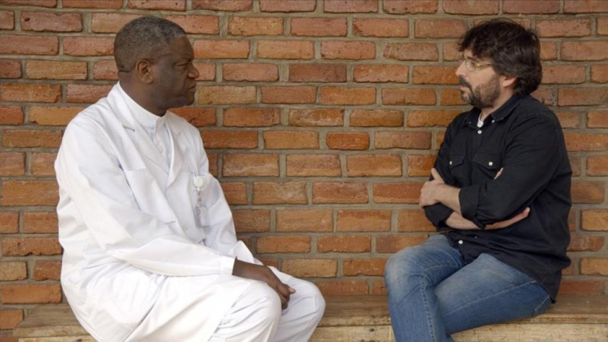 Denis Mukwege y Jordi Évole, en un momento del programa Salvados' dedicado al coltán.