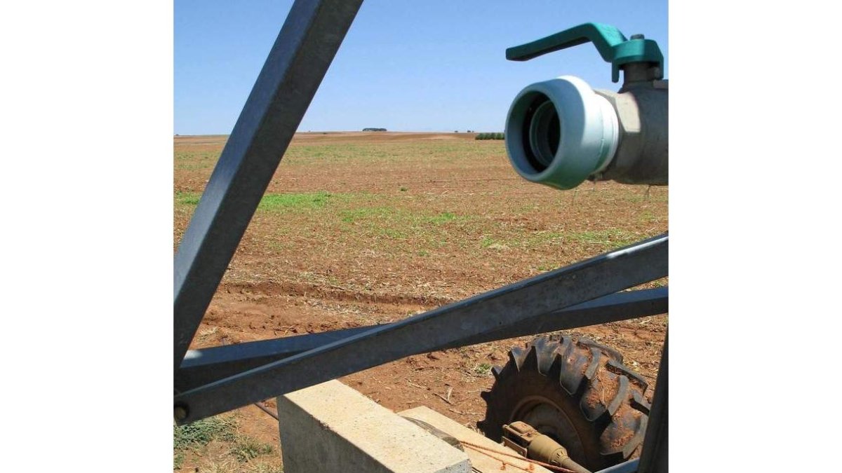 La reforma agraria en el sureste de la provincia leonesa sigue en los cajones del Ministerio.