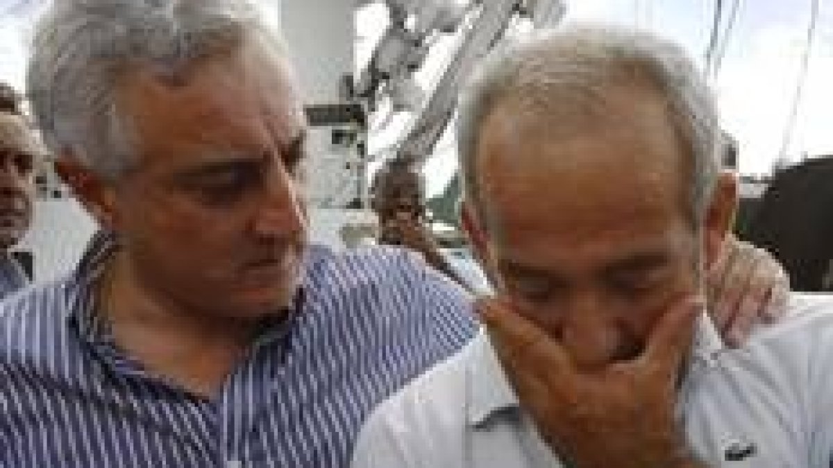 El patrón del atunero vasco apenas pudo articular palabra y rompió a llorar ante las cámaras