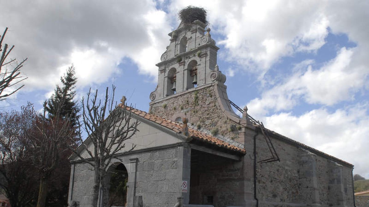 Los pendones de la zona se concentrarán el próximo martes en el torreón de la localidad leonesa para sumarse después a la procesión de la Virgen de las Nieves.