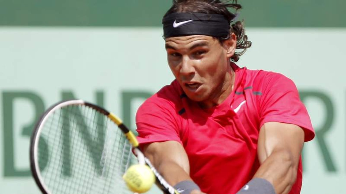 El tenista balear devuelve una bola en su partido de ayer ante el italiano Bolelli.