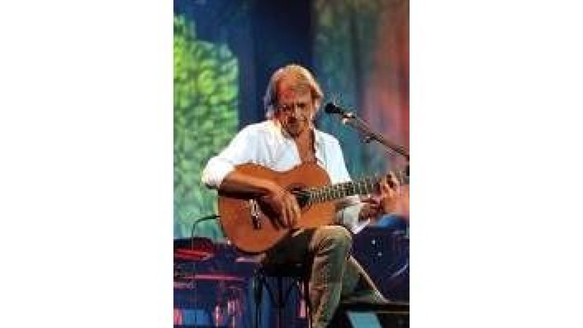 Luis Eduardo Aute regresa con sus canciones a la capital leonesa