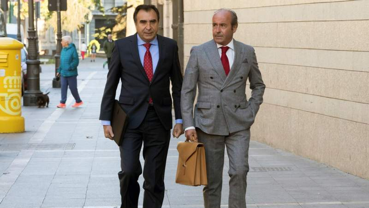 Francisco Esgueva (izquierda) también acudió a declarar. R. GARCÍA