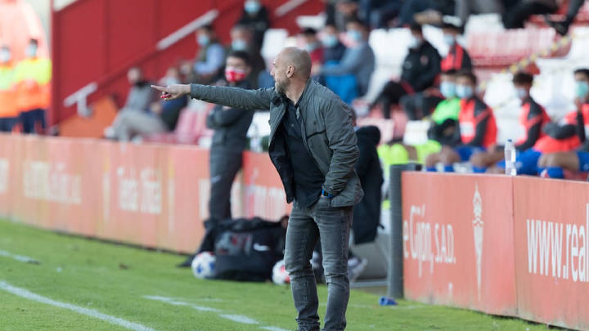 David Cabello, en su debut contra el Sporting B. AURELIO FLÓREZ