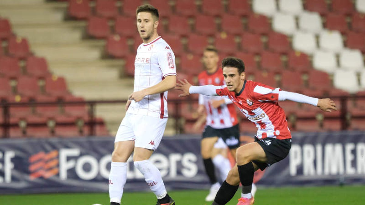 Gaztañana en el partido que disputó la Cultural en Logroño y que acabó en empate a un gol. LOF