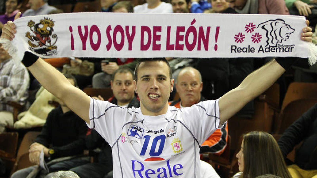 Los socios tendrán que pasar por taquilla para presenciar el derbi. SECUNDINO PÉREZ