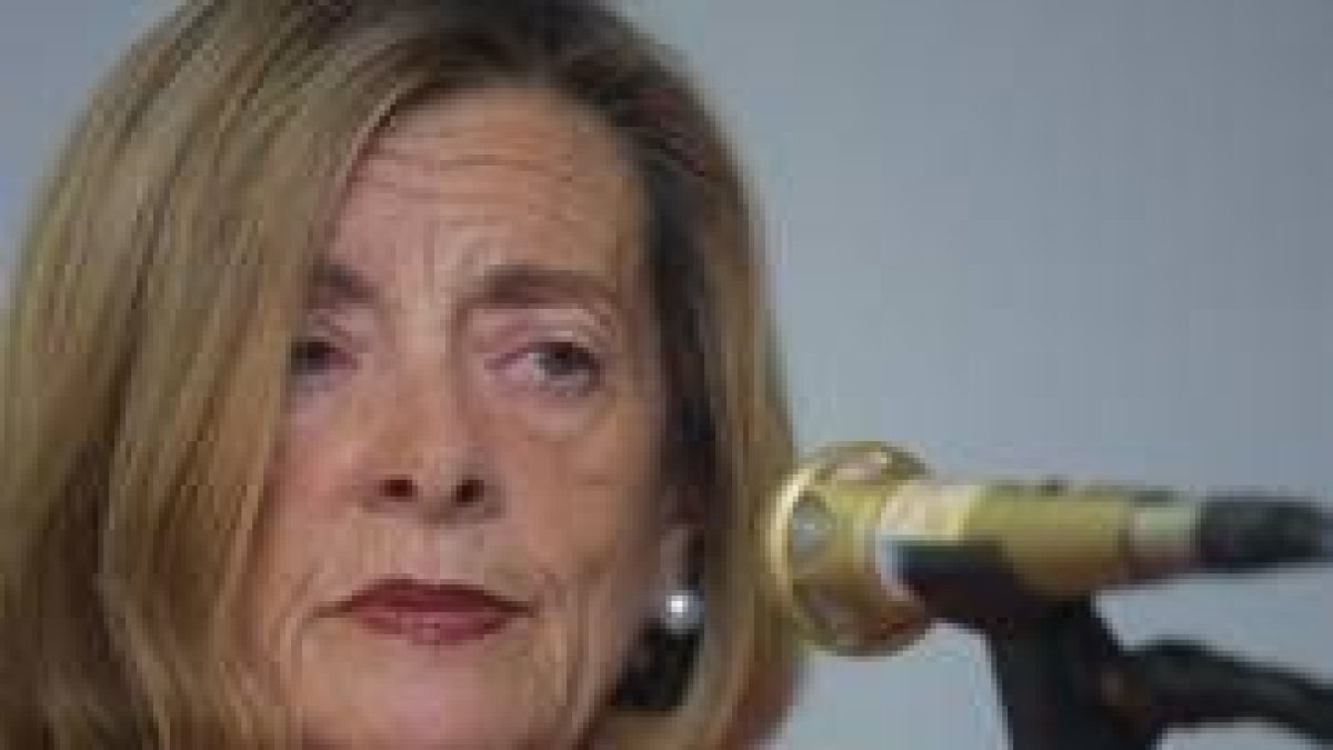 La autora leonesa, premio Castilla y León de las Letras correspondiente al año 2003