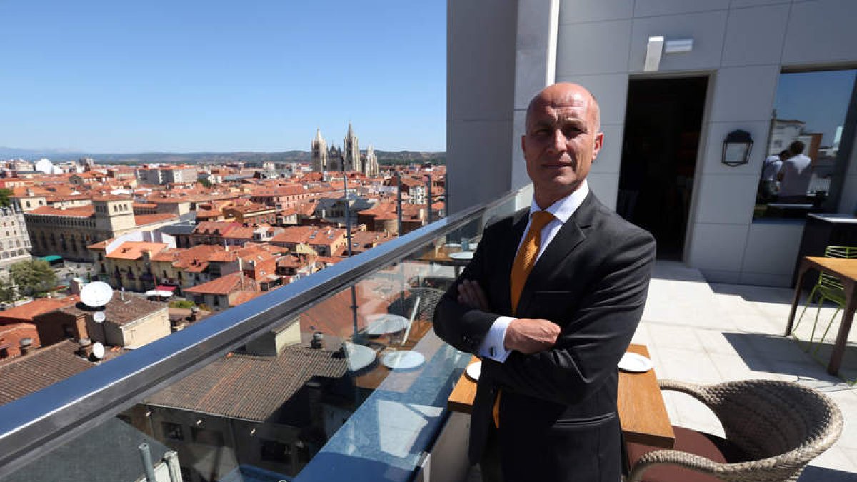 Manuel García confía en que la Semana Santa marque un punto de inflexión para el sector hotelero. RAMIRO