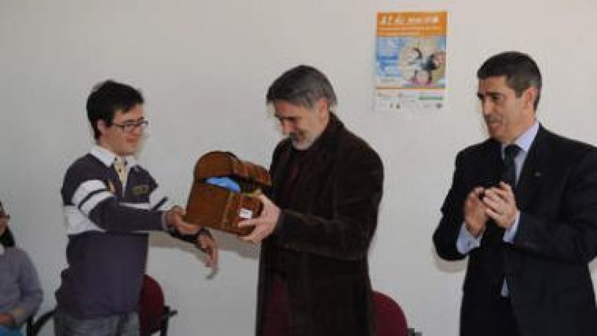 José María Sarmiento recibe el reconocimiento de Amidown.