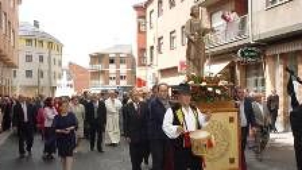 López Riesco acudió ayer a la procesión de Cuatrovientos