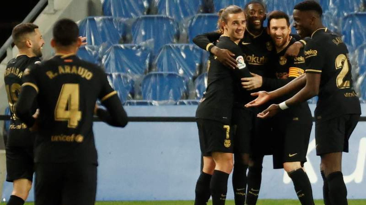 Messi, con dos goles, volvió a liderar el juego azulgrana en una exhibición ante la Real. J. ETXEZARRETA