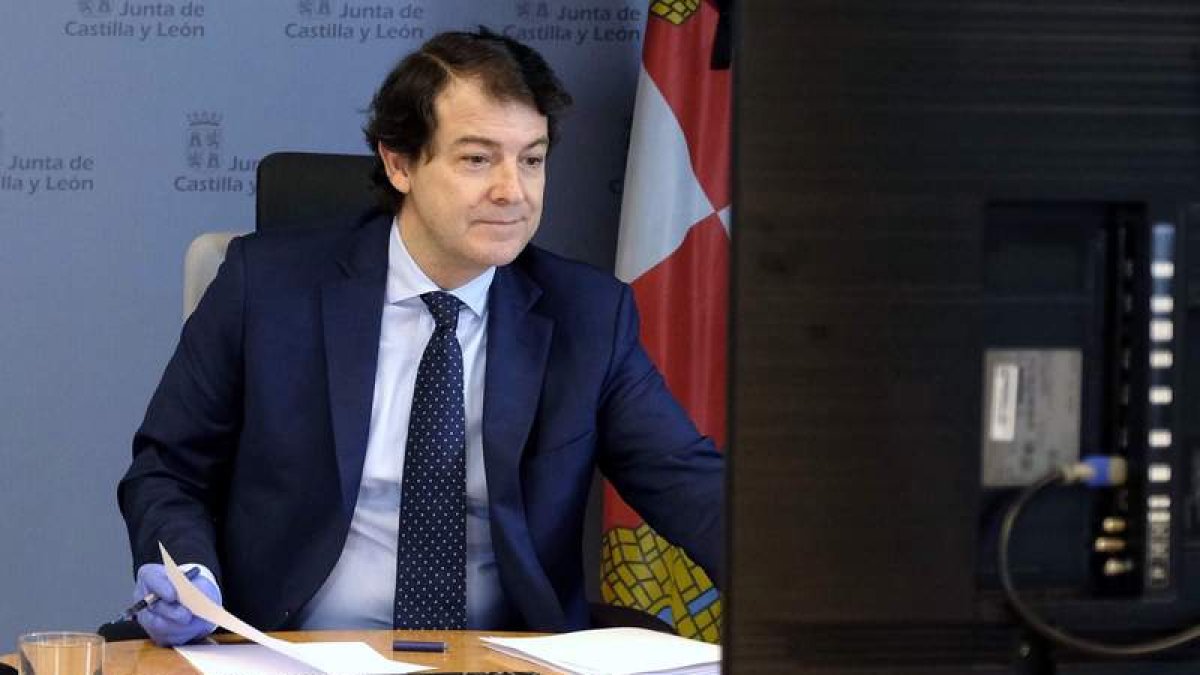 Mañueco habló el domingo con el presidente Pedro Sánchez. JCYL